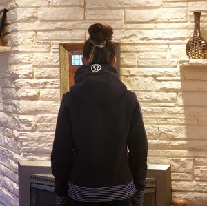 Lululemon sweatshirt